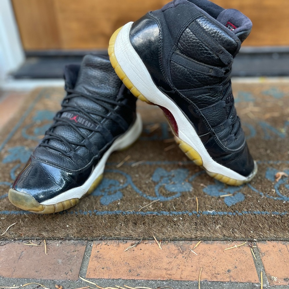 Black Jordan 11